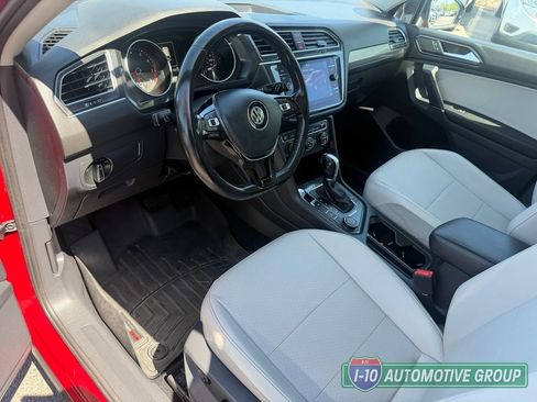 Used 2018 Volkswagen Tiguan SE w/ Panoramic Sunroof Package AWD/4WD image 16