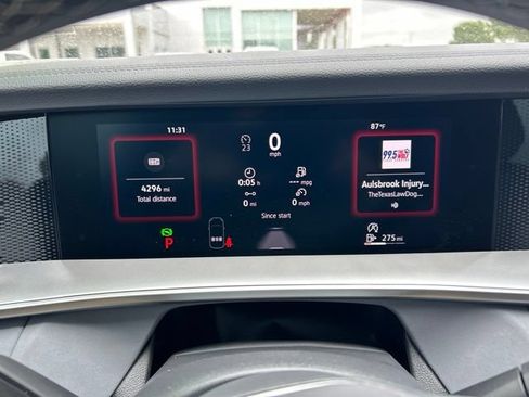 Used 2025 Volkswagen Tiguan SE FWD image 13