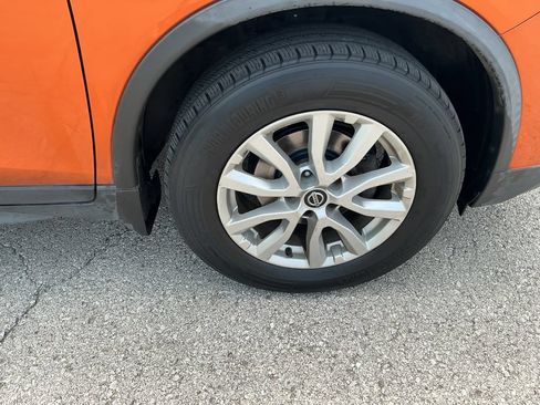 Used 2018 Nissan Rogue SV AWD/4WD image 13