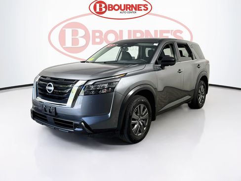 Used 2024 Nissan Pathfinder S AWD/4WD image 5