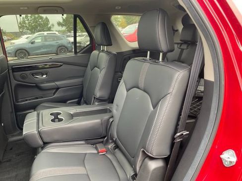 Used 2025 Honda Pilot Touring image 16