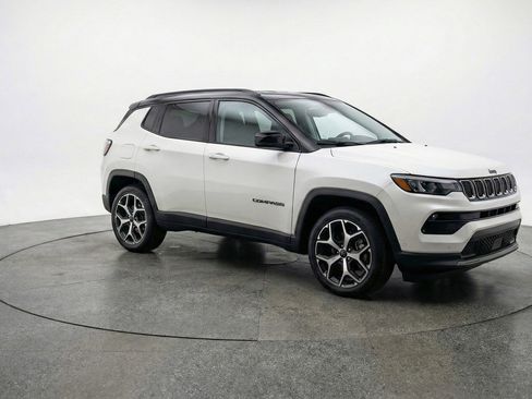 Used 2025 Jeep Compass Limited image 1