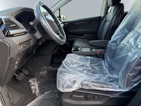 New 2026 Honda Odyssey Touring image 5