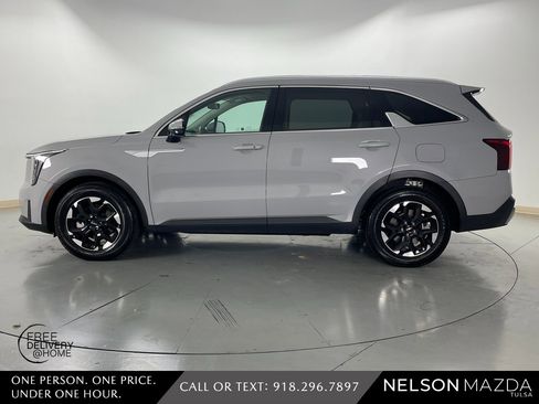 Used 2025 Kia Sorento S w/ Panoramic Sunroof Package image 9