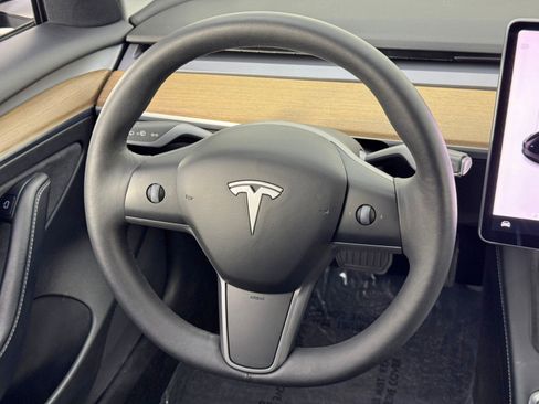 Used 2022 Tesla Model 3 Standard Range image 17
