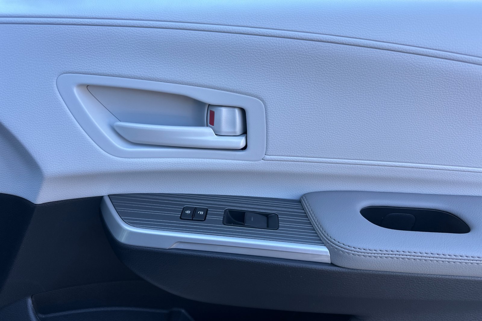 Certified 2026 Toyota Sienna LE FWD image 23