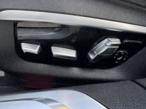 Used 2017 BMW 750i image 23
