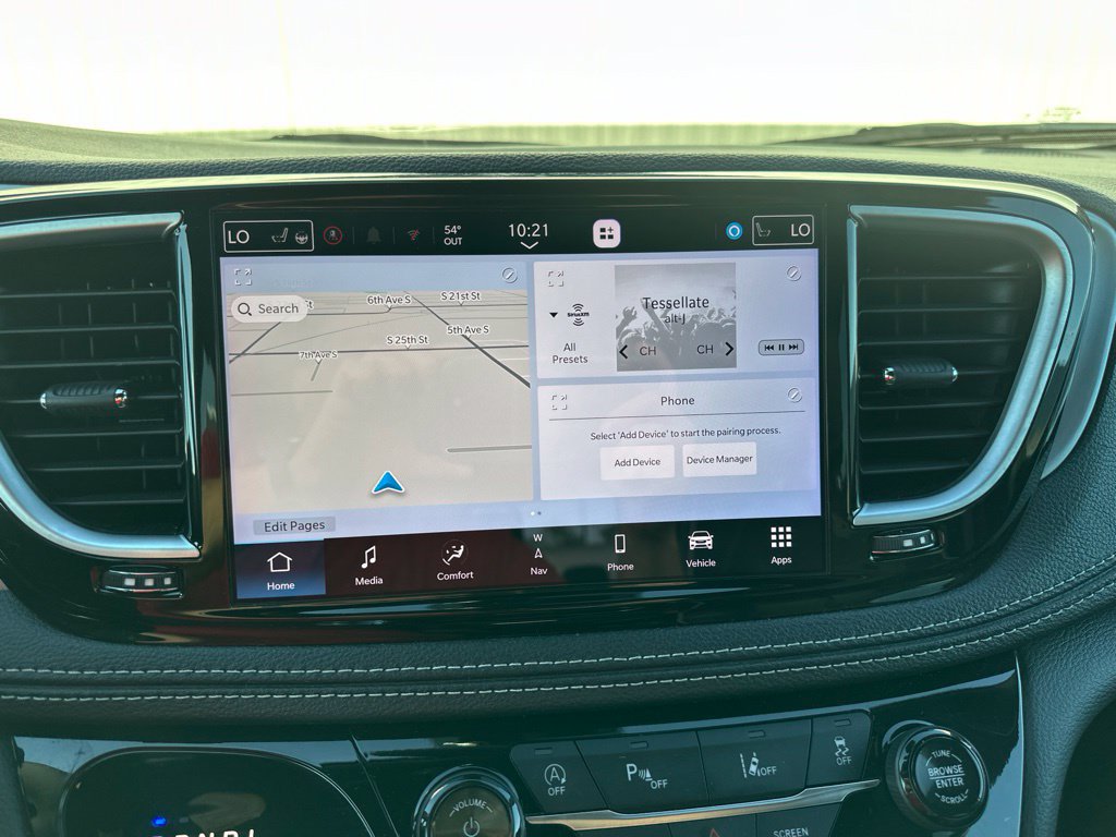 Used 2025 Chrysler Pacifica Limited FWD image 51