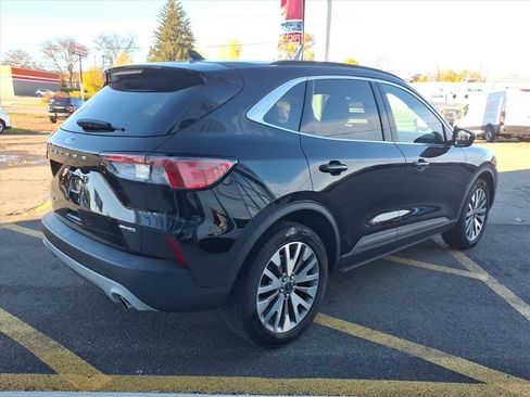 Used 2022 Ford Escape Titanium image 5
