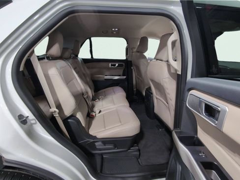 Certified 2023 Ford Explorer XLT w/ Equipment Group 202A AWD/4WD image 15