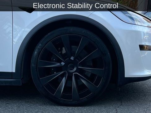 Used 2022 Tesla Model X Plaid image 3