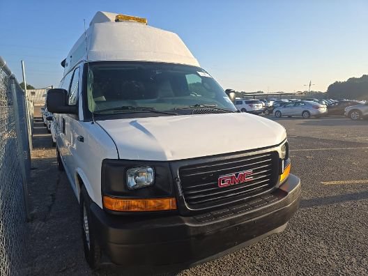 Used 2017 GMC Savana 3500 Extended RWD image 1