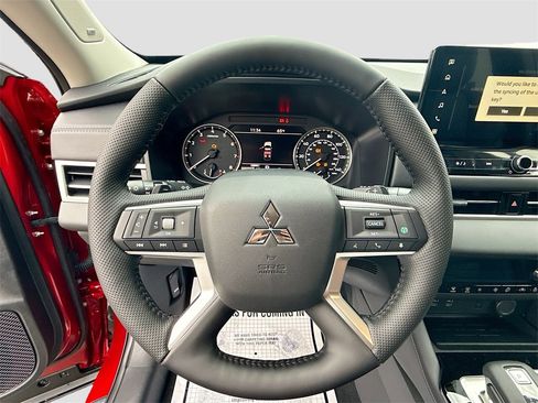 New 2026 Mitsubishi Outlander SE image 11