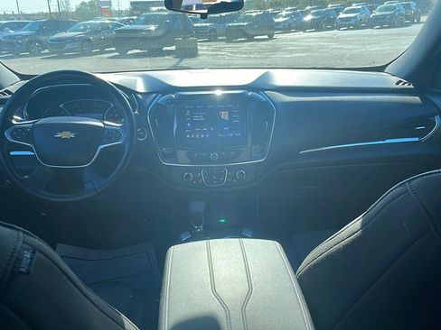 Used 2022 Chevrolet Traverse LT FWD image 14