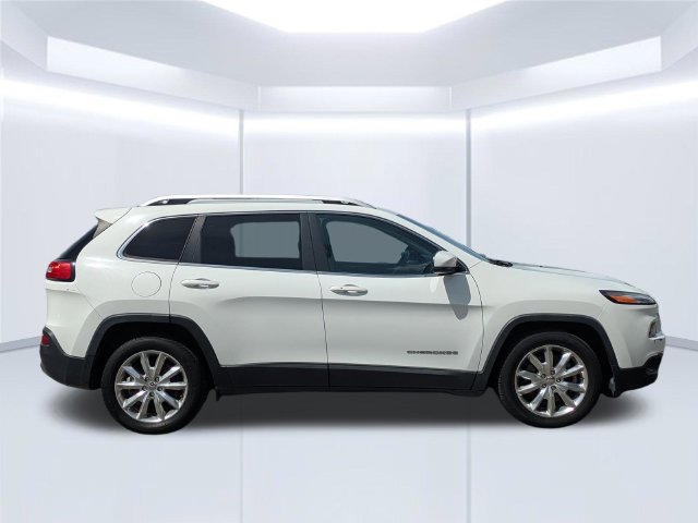 Used 2017 Jeep Cherokee Limited FWD image 7