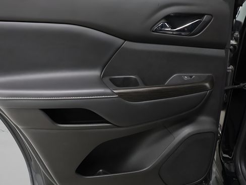 Used 2019 GMC Acadia SLT w/ LPO, Floor Liner Package FWD image 23