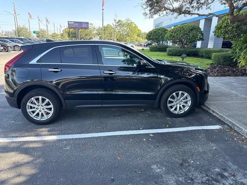 Used 2023 Cadillac XT4 Luxury w/ Cold Weather Package AWD/4WD image 10