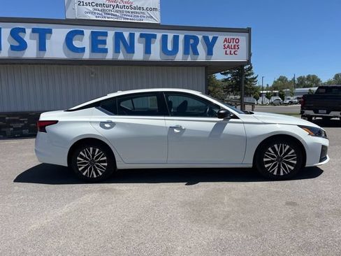 Used 2025 Nissan Altima 2.5 SV FWD image 16