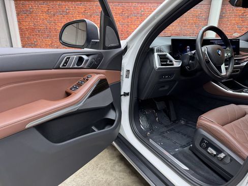 Certified 2024 BMW X5 xDrive40i w/ Premium Package AWD/4WD image 9