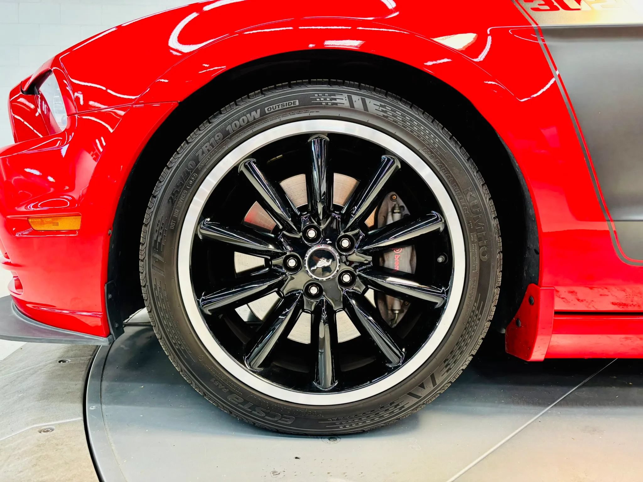 Used 2013 Ford Mustang Boss 302 RWD image 21