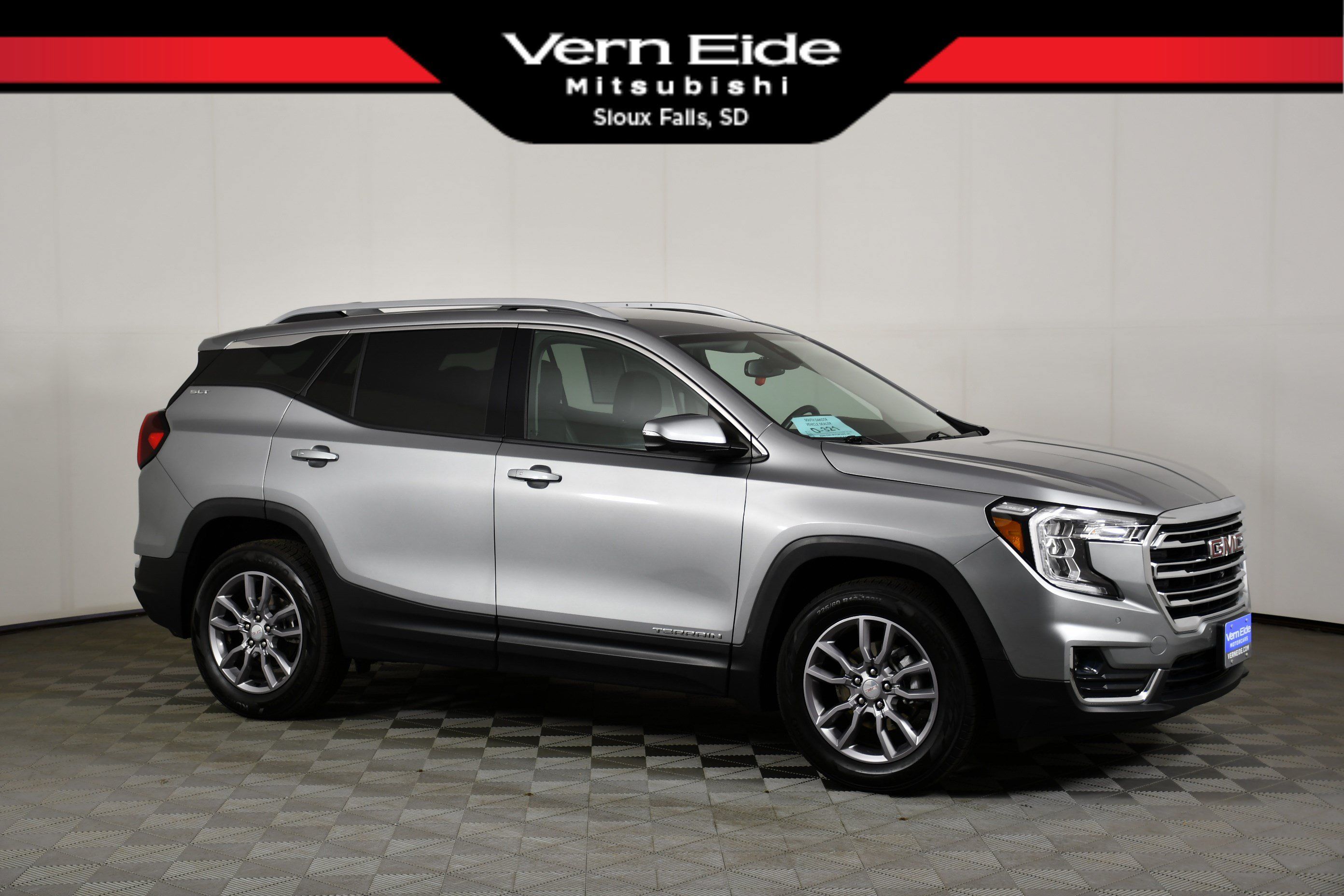 Used 2024 GMC Terrain SLT w/ Tech Package AWD/4WD image 1