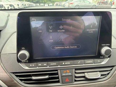 Used 2024 Nissan Altima 2.5 SV FWD image 24