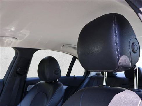 Used 2015 Mercedes-Benz C 300 4MATIC Sedan image 20