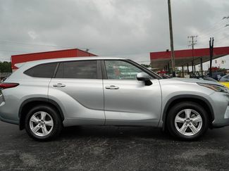 Used 2023 Toyota Highlander LE AWD/4WD video 2