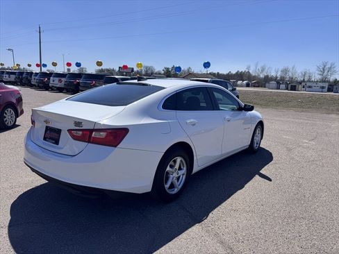Used 2018 Chevrolet Malibu LS w/ LPO, Convenience Package 1 FWD image 3