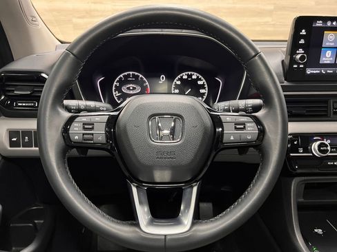 Used 2025 Honda Pilot Touring image 9