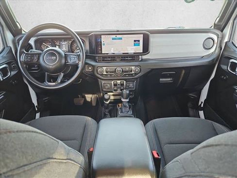 Used 2025 Jeep Gladiator Sport AWD/4WD image 17