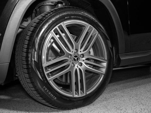 Used 2026 Mercedes-Benz GLS 450 4MATIC image 10
