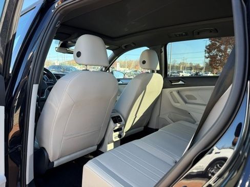 Used 2023 Volkswagen Tiguan SE R-Line image 16