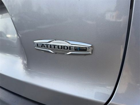 Used 2020 Jeep Cherokee Latitude Plus w/ Cold Weather Group image 9