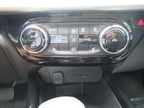 Used 2025 Chevrolet Trax LT w/ Driver Confidence Package FWD image 27