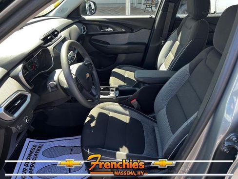 Used 2023 Chevrolet TrailBlazer LS AWD/4WD image 29