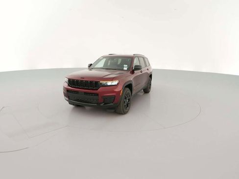 New 2025 Jeep Grand Cherokee L Laredo image 3