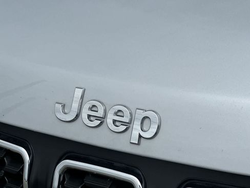 Certified 2024 Jeep Compass Latitude AWD/4WD image 19