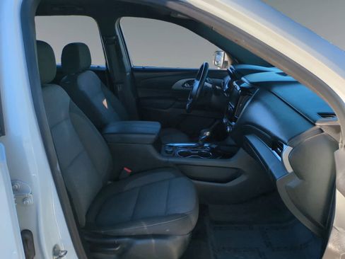 Used 2023 Chevrolet Traverse LT image 15