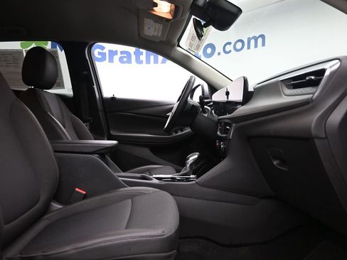 Used 2025 Buick Encore GX Preferred AWD/4WD image 7