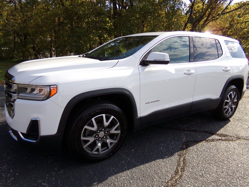 Used 2020 GMC Acadia SLE w/ LPO, Floor Liner Package FWD image 1
