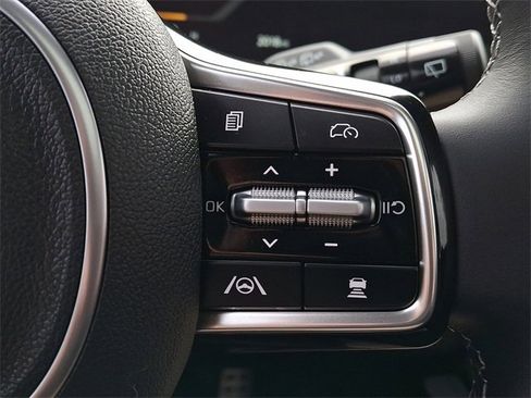 Certified 2025 Kia Sorento SX image 23