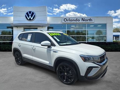Used 2024 Volkswagen Taos SE FWD image 1