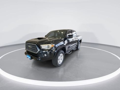 Used 2019 Toyota Tacoma TRD Sport image 4