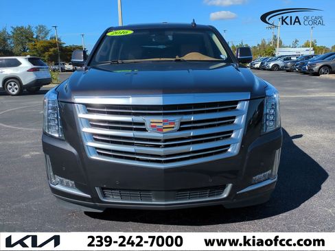 Used 2016 Cadillac Escalade Platinum image 3
