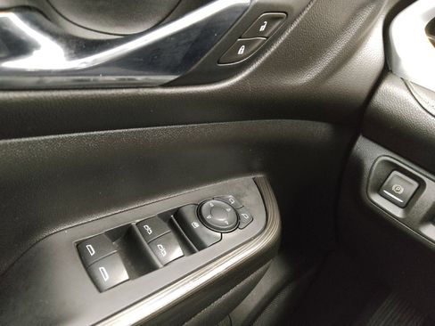 Used 2021 GMC Acadia SLT image 27