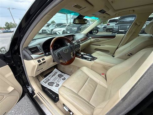 Used 2013 Lexus LS 460 w/ Comfort Pkg RWD image 18