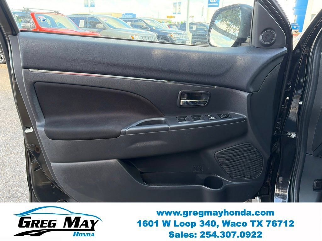 Used 2025 Mitsubishi Outlander Sport LE AWD/4WD image 23