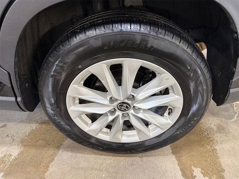 Used 2022 Toyota Corolla Cross LE image 36