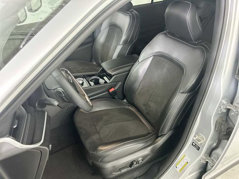 Used 2023 Jeep Grand Cherokee Altitude image 13